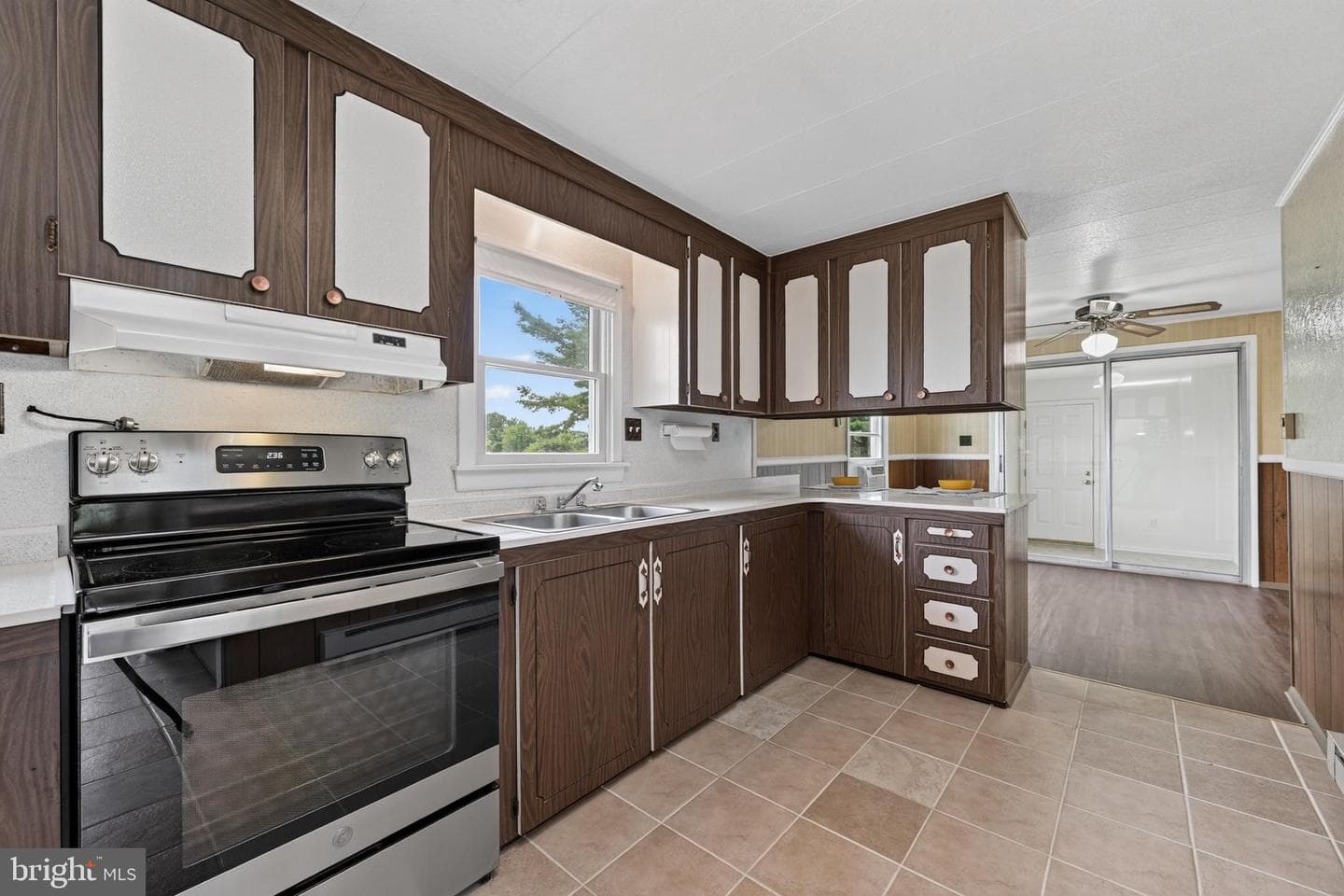 13835 Howard Road photo 19