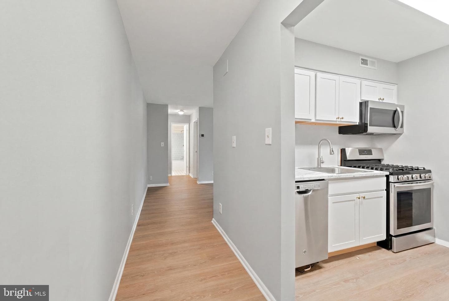 6003 Majors Lane #8 O20 photo 3