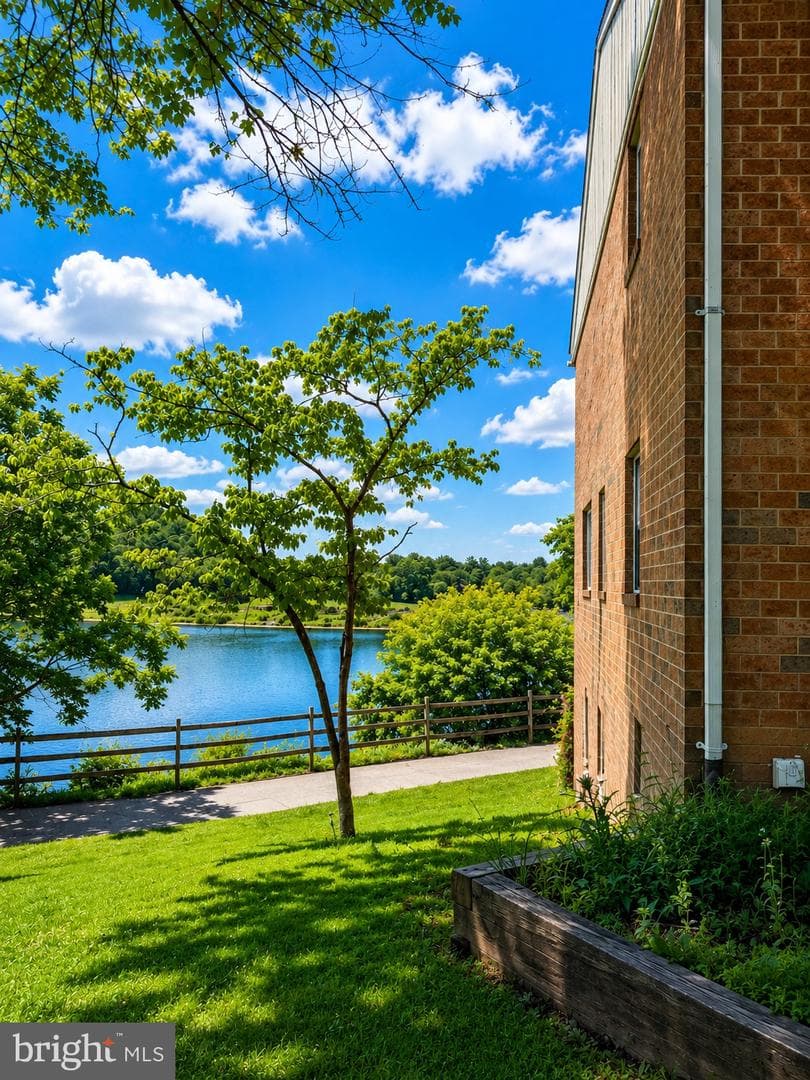 7262 Dockside Lane photo 2