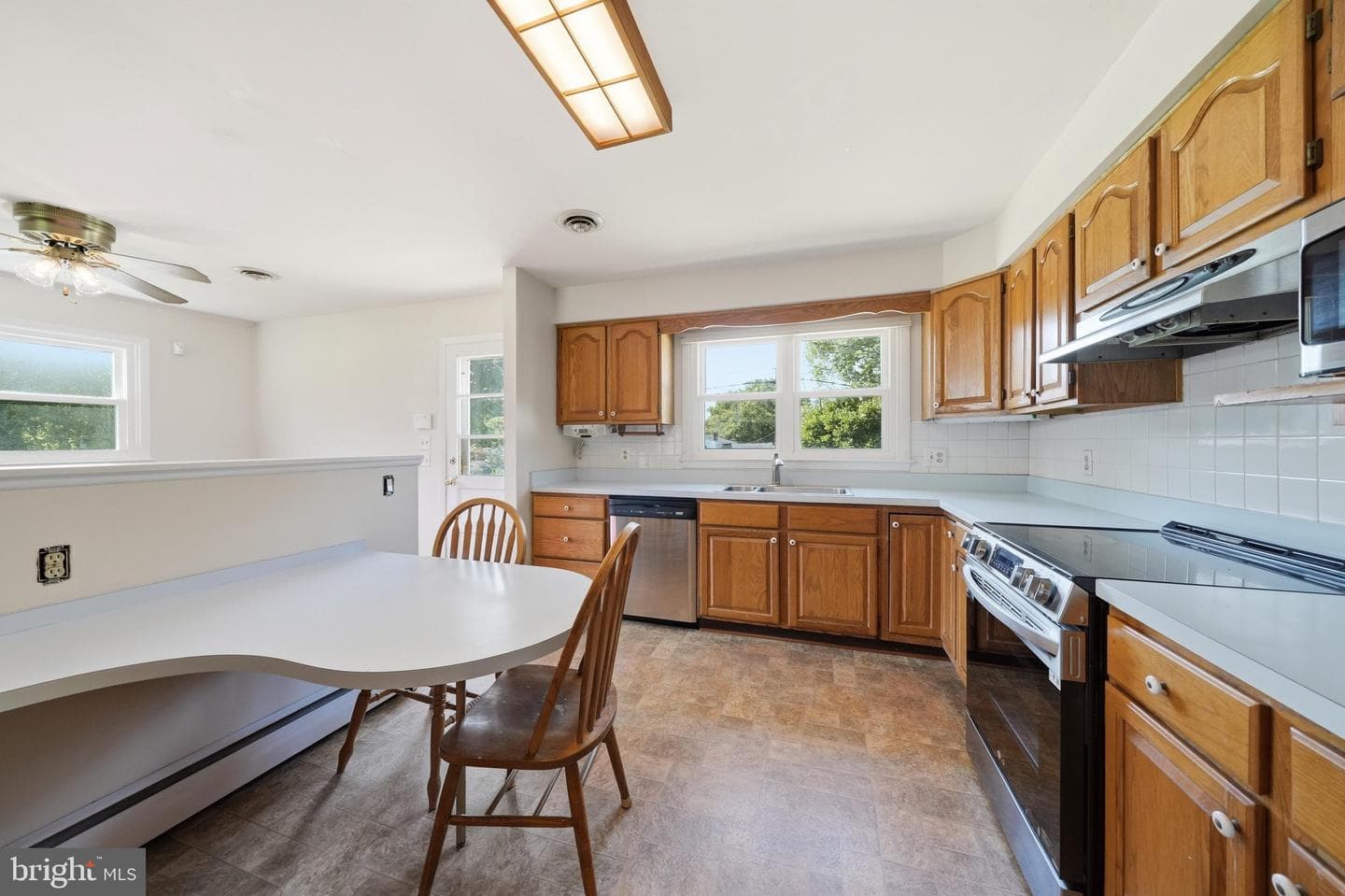 9326 Millbrook Road photo 10