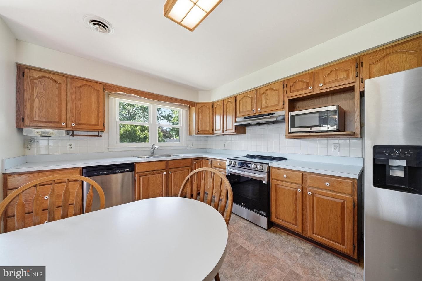 9326 Millbrook Road photo 11