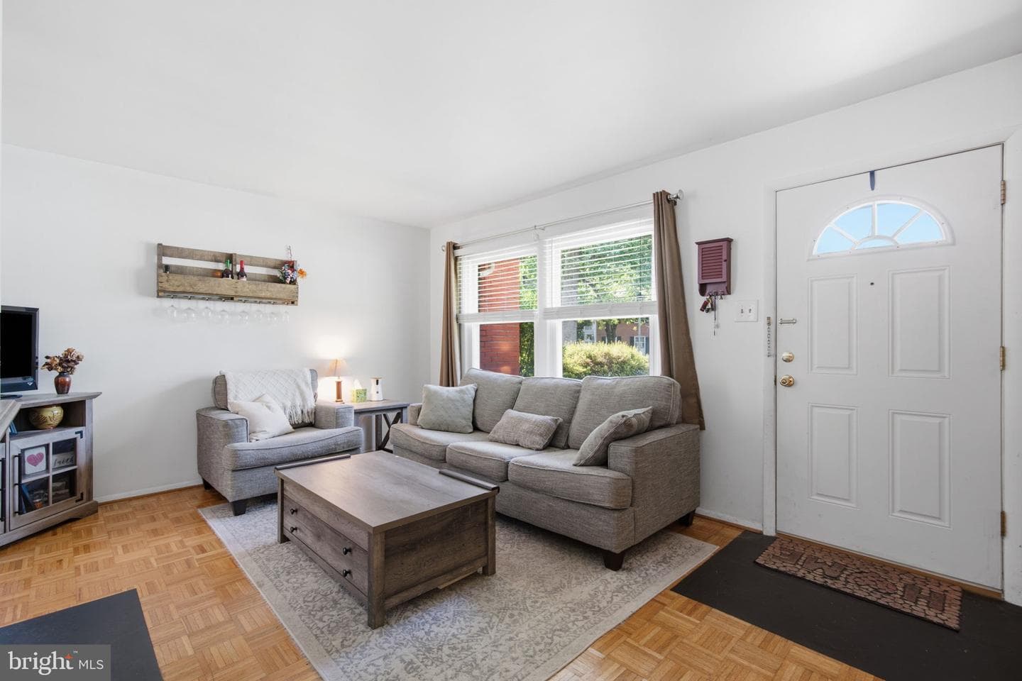 5460 Gloucester Road photo 10