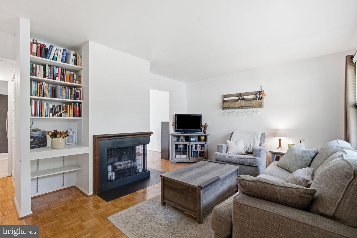 5460 Gloucester Road photo 11