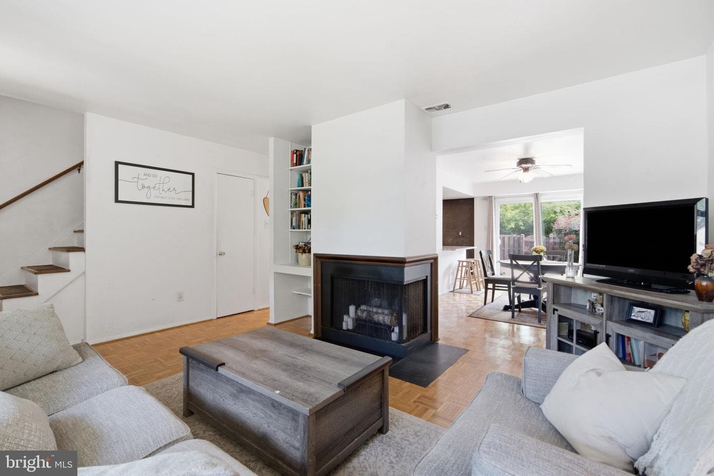5460 Gloucester Road photo 12