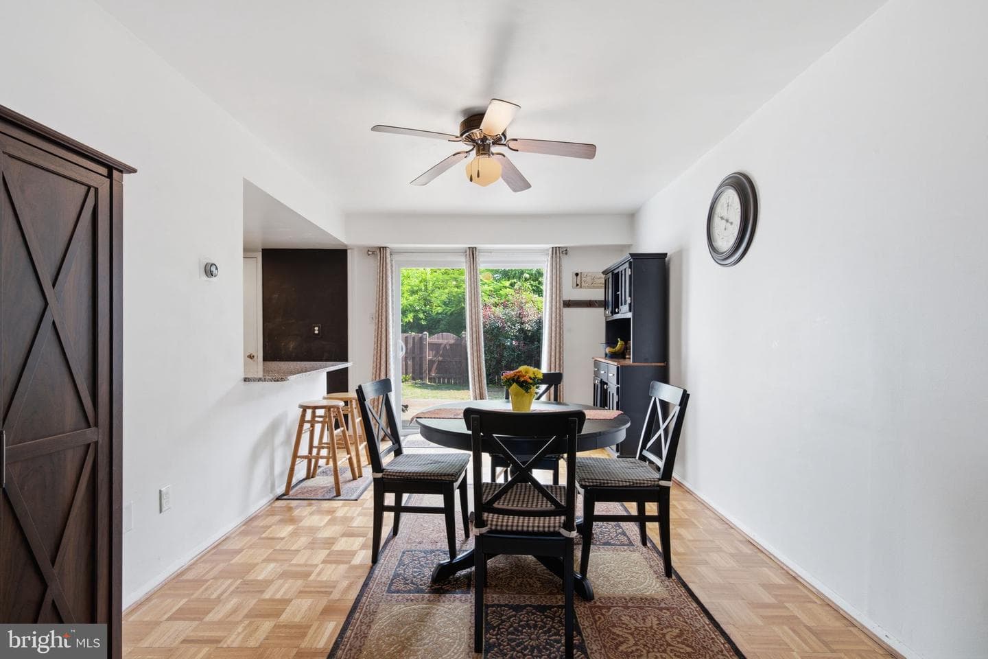 5460 Gloucester Road photo 13