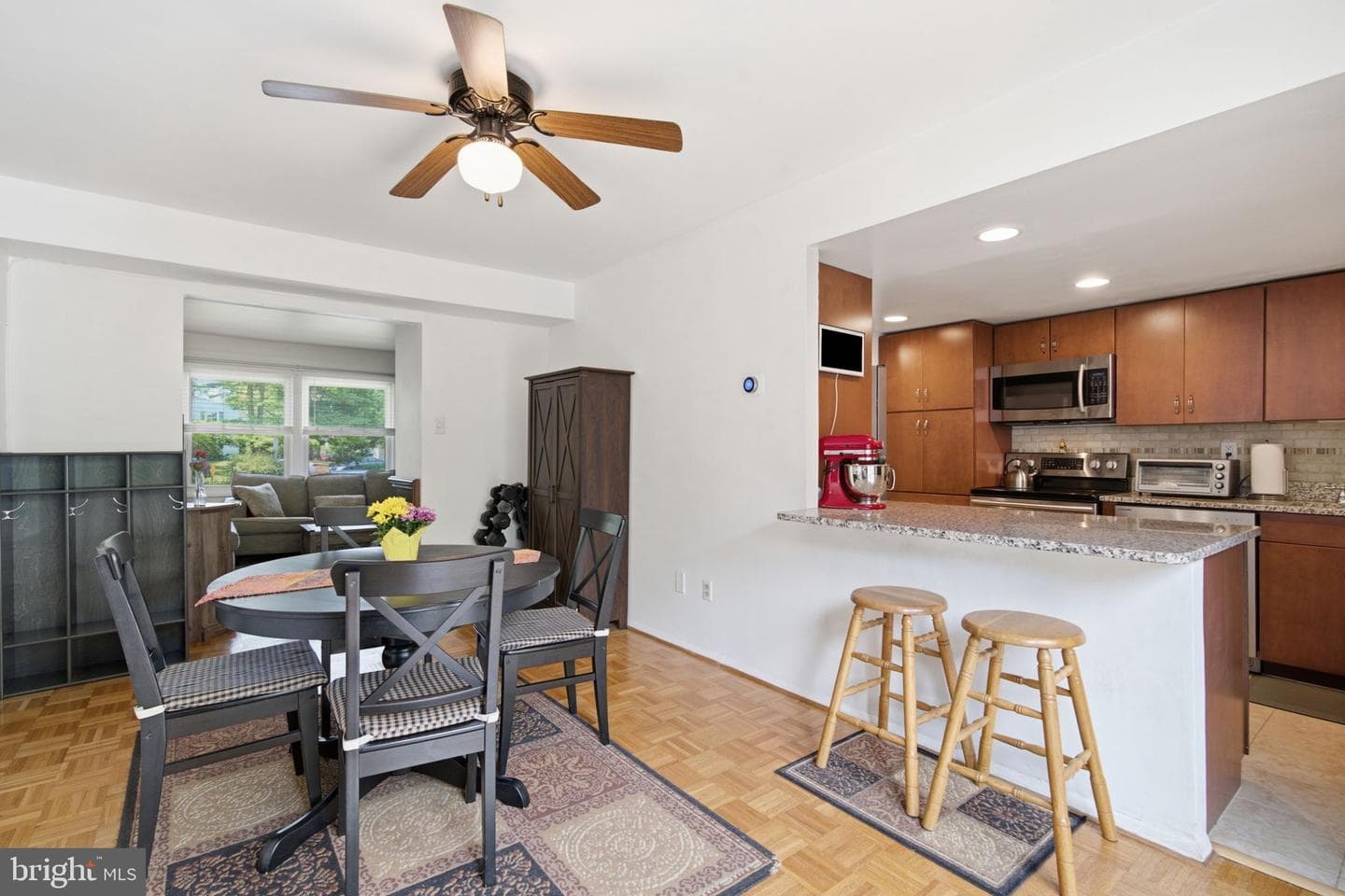 5460 Gloucester Road photo 16