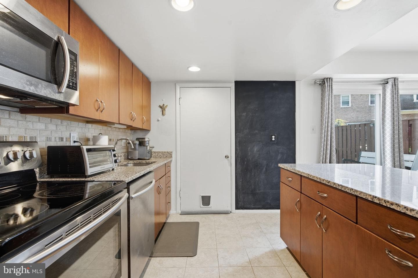 5460 Gloucester Road photo 19