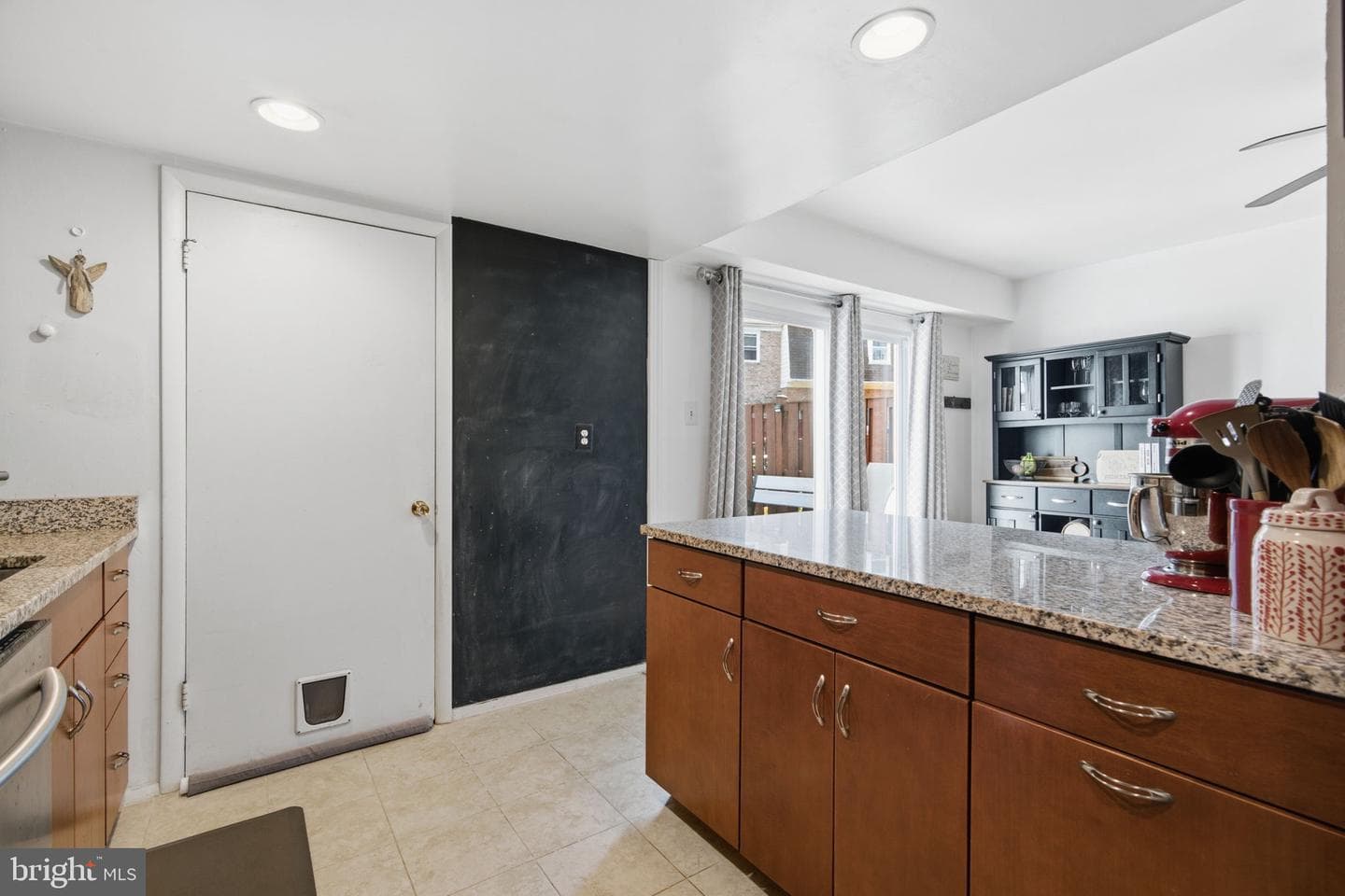 5460 Gloucester Road photo 22
