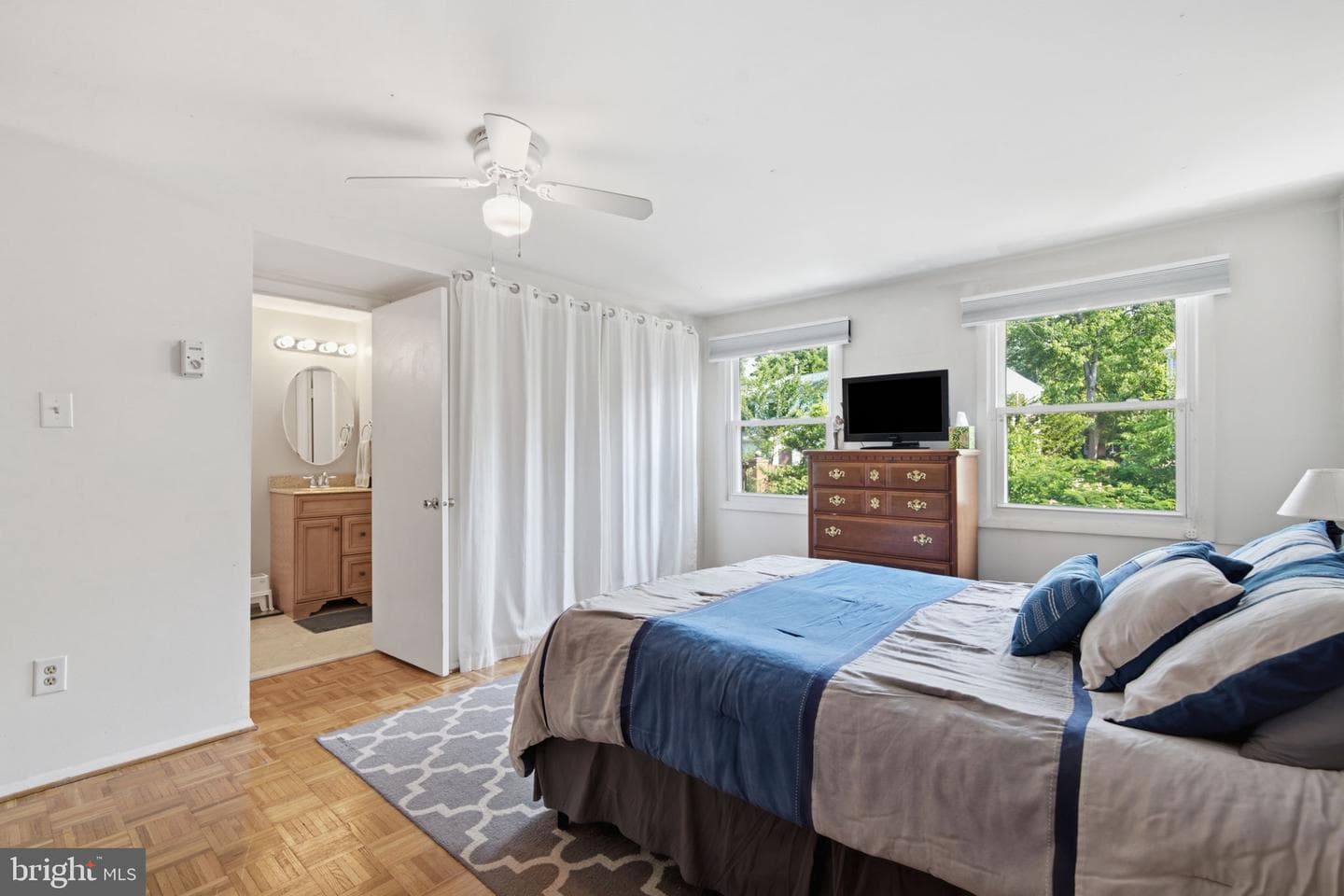 5460 Gloucester Road photo 25