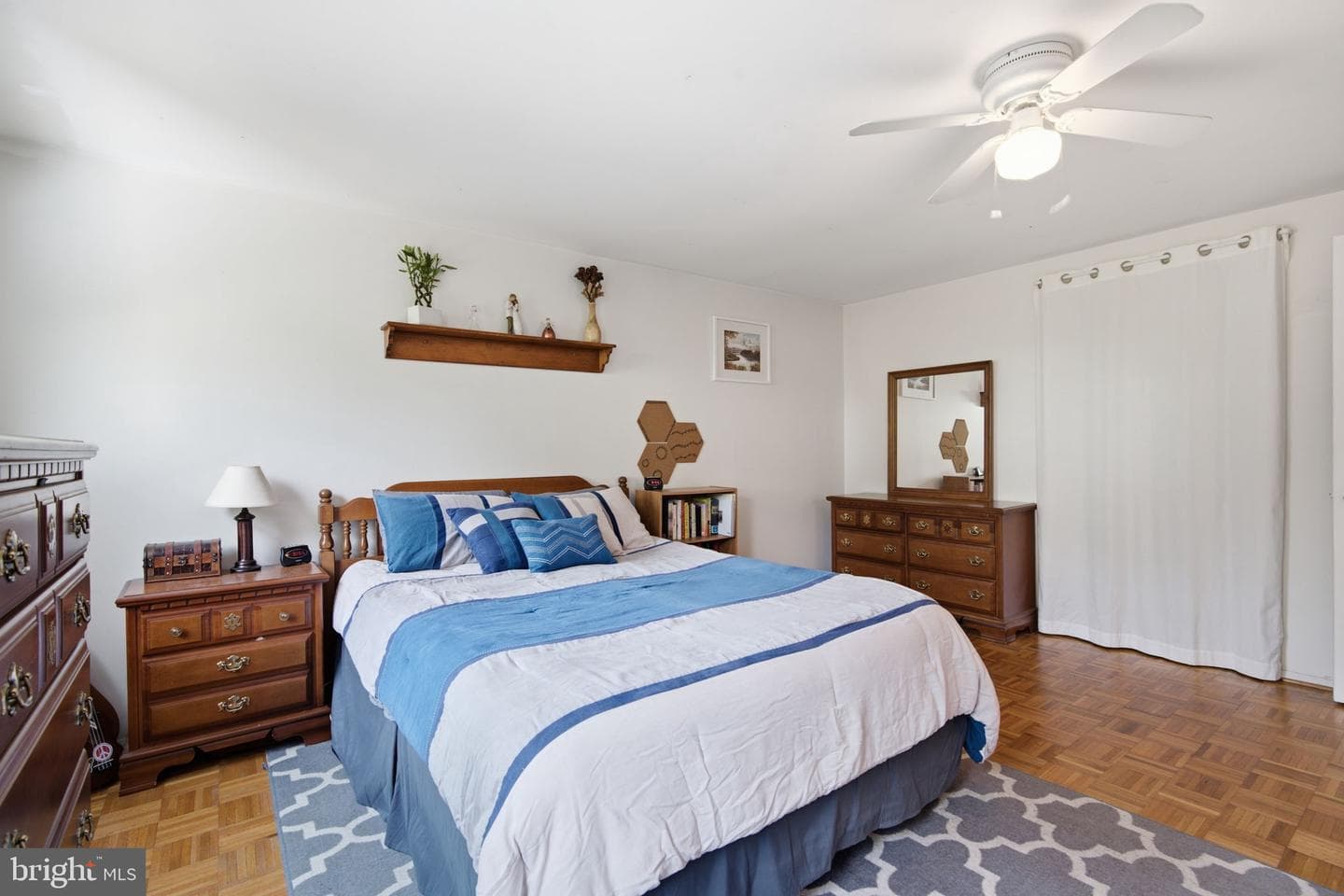 5460 Gloucester Road photo 26