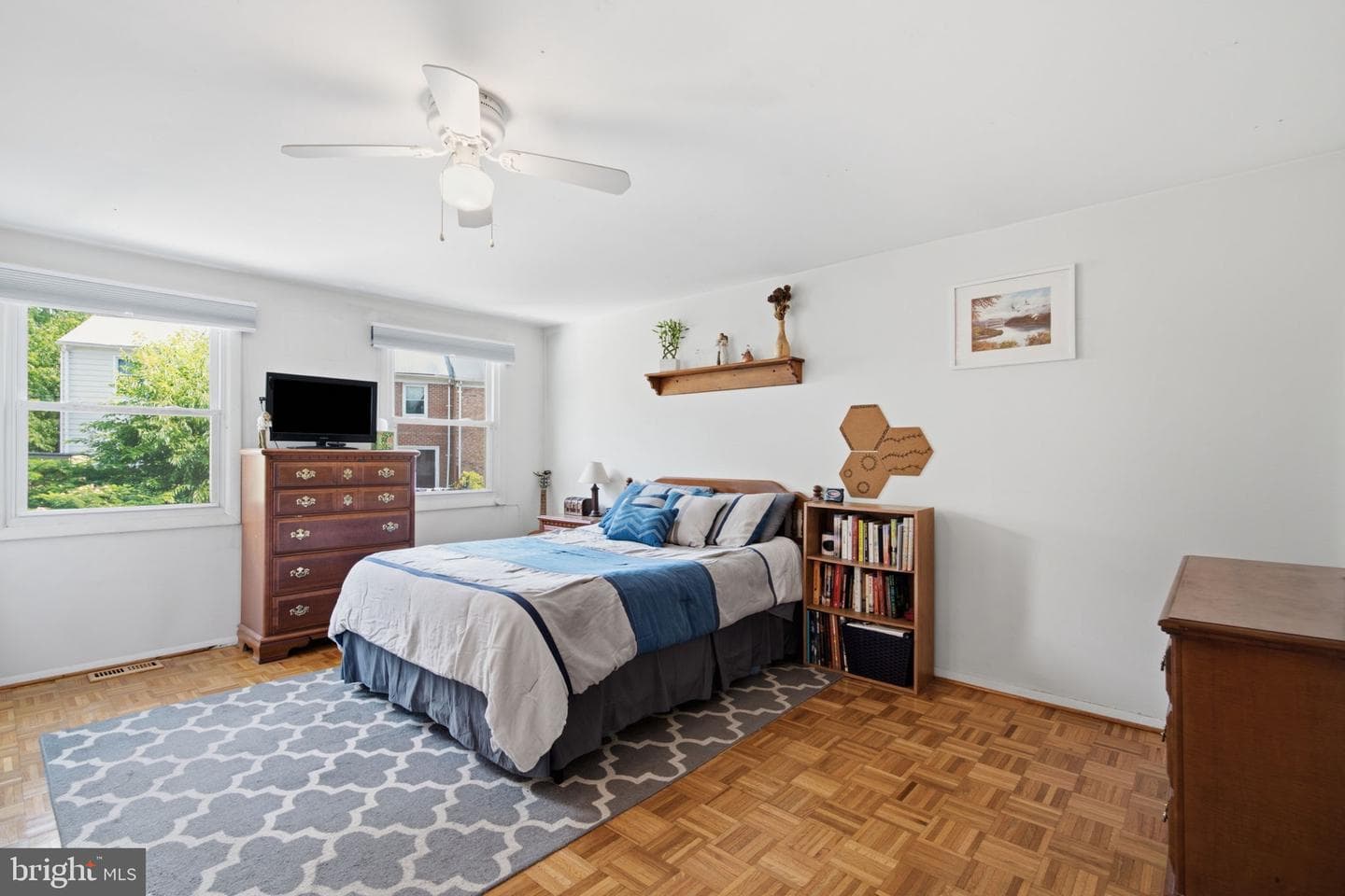 5460 Gloucester Road photo 27