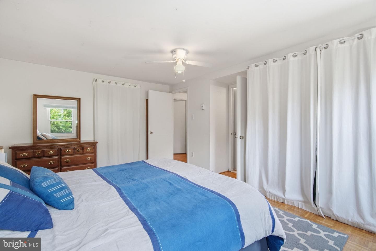 5460 Gloucester Road photo 28