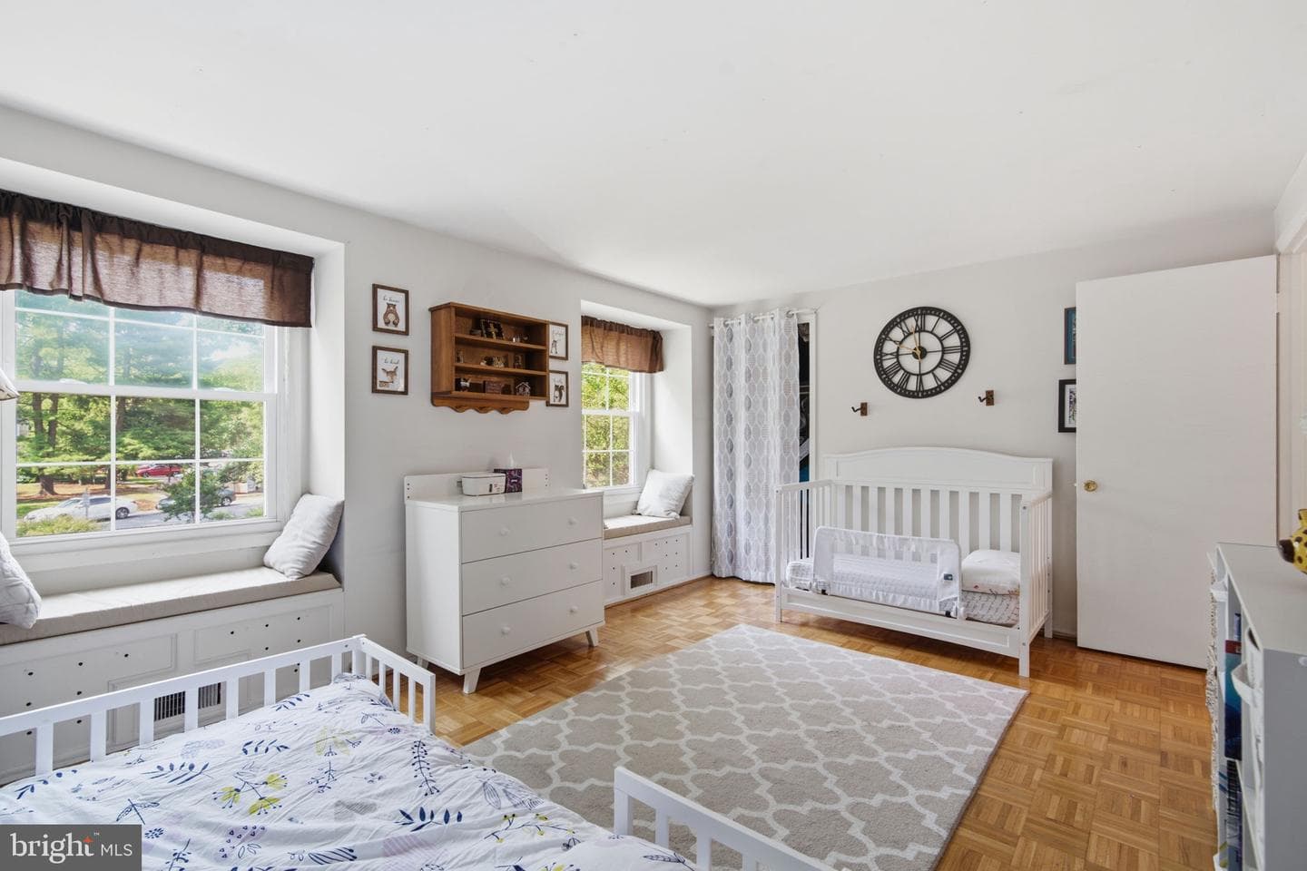 5460 Gloucester Road photo 32