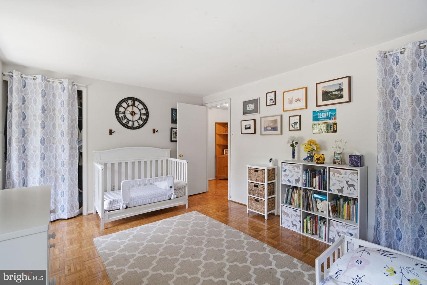 5460 Gloucester Road photo 34