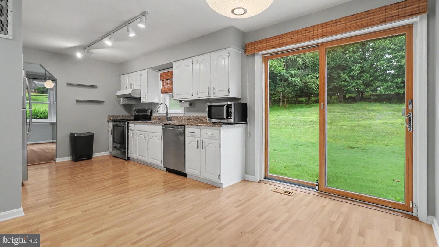 13083 Williamfield Drive photo 12