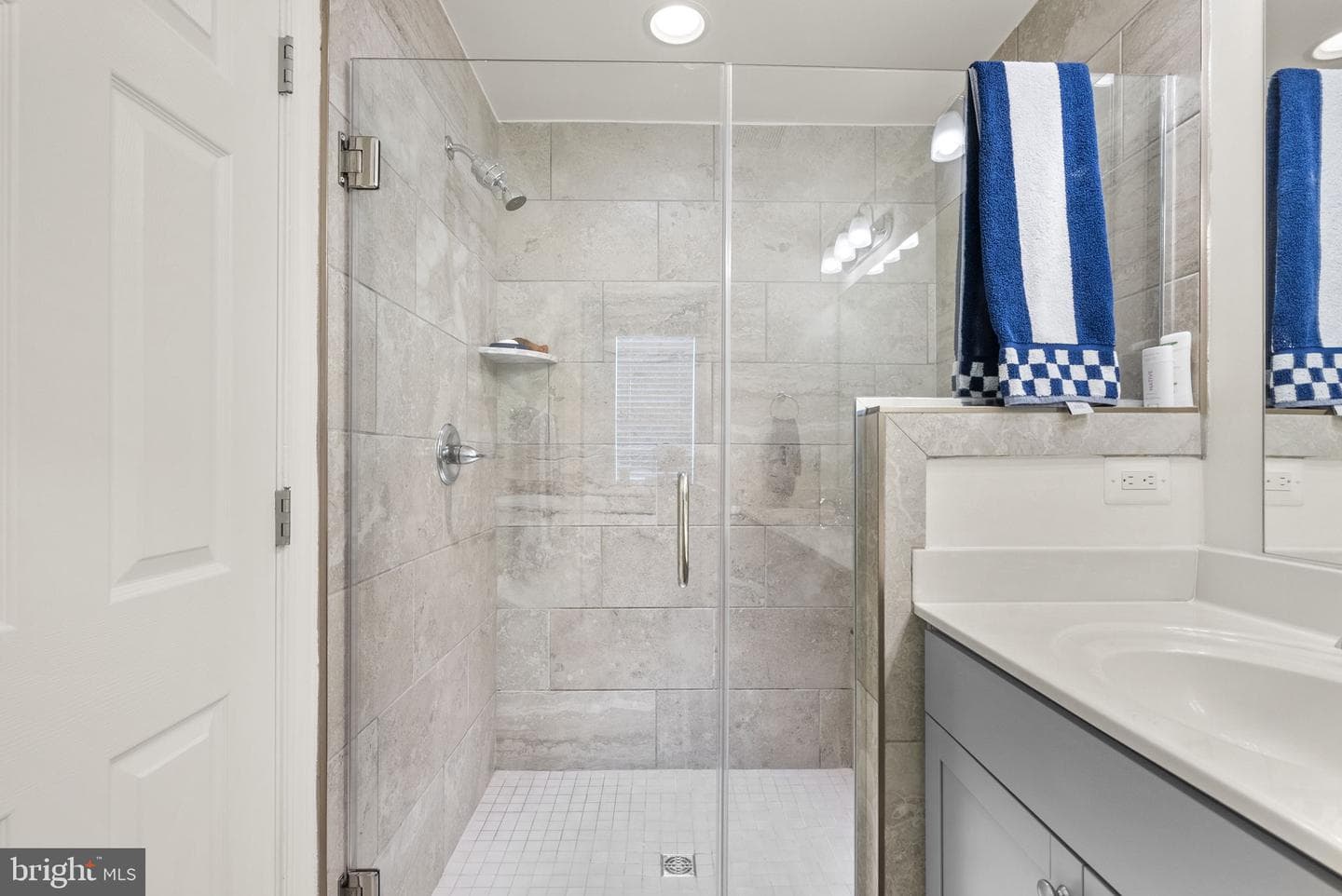 7219 Barry Lane photo 27