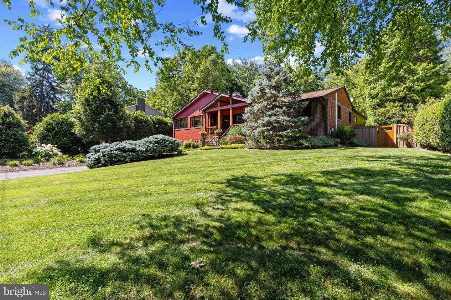 9922 Frederick Road photo 2