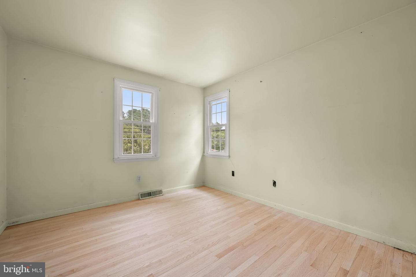 9905 Frederick Road photo 32