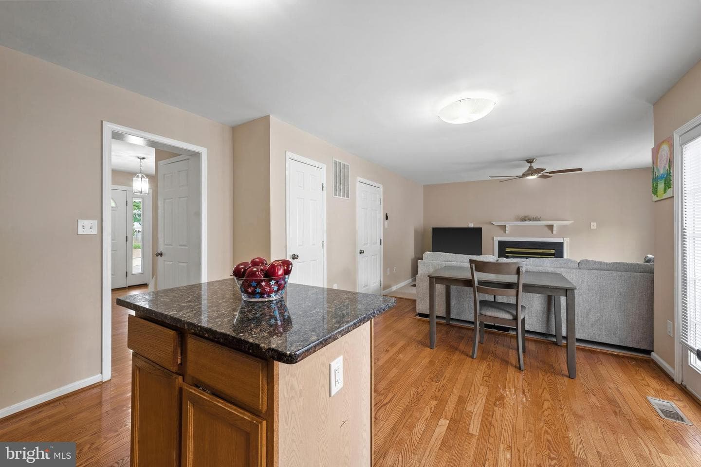 6584 Meadowfield Court photo 9