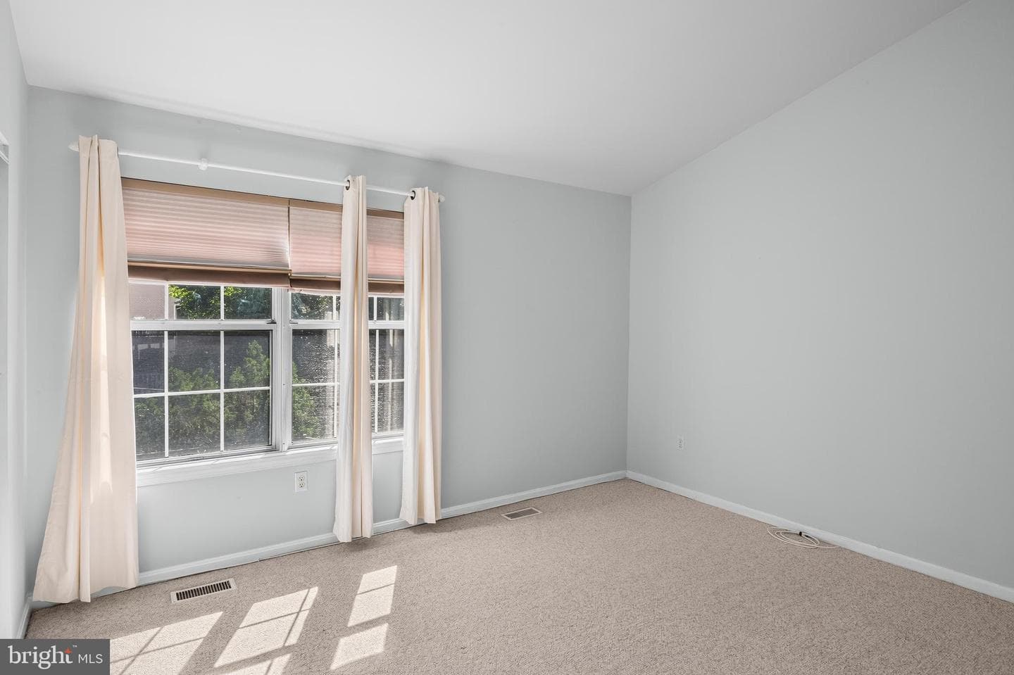 9614 Hingston Dwns photo 19