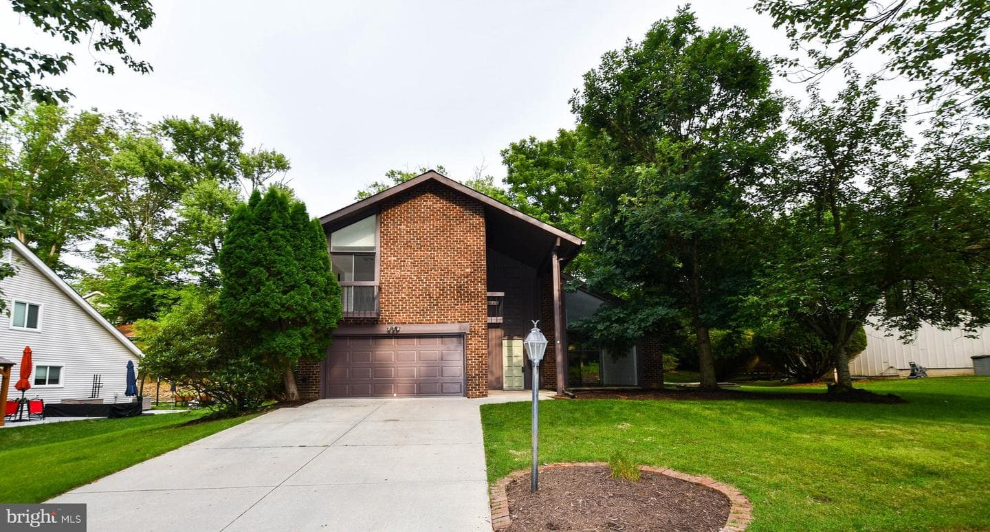5317 Lightning View Road, Columbia