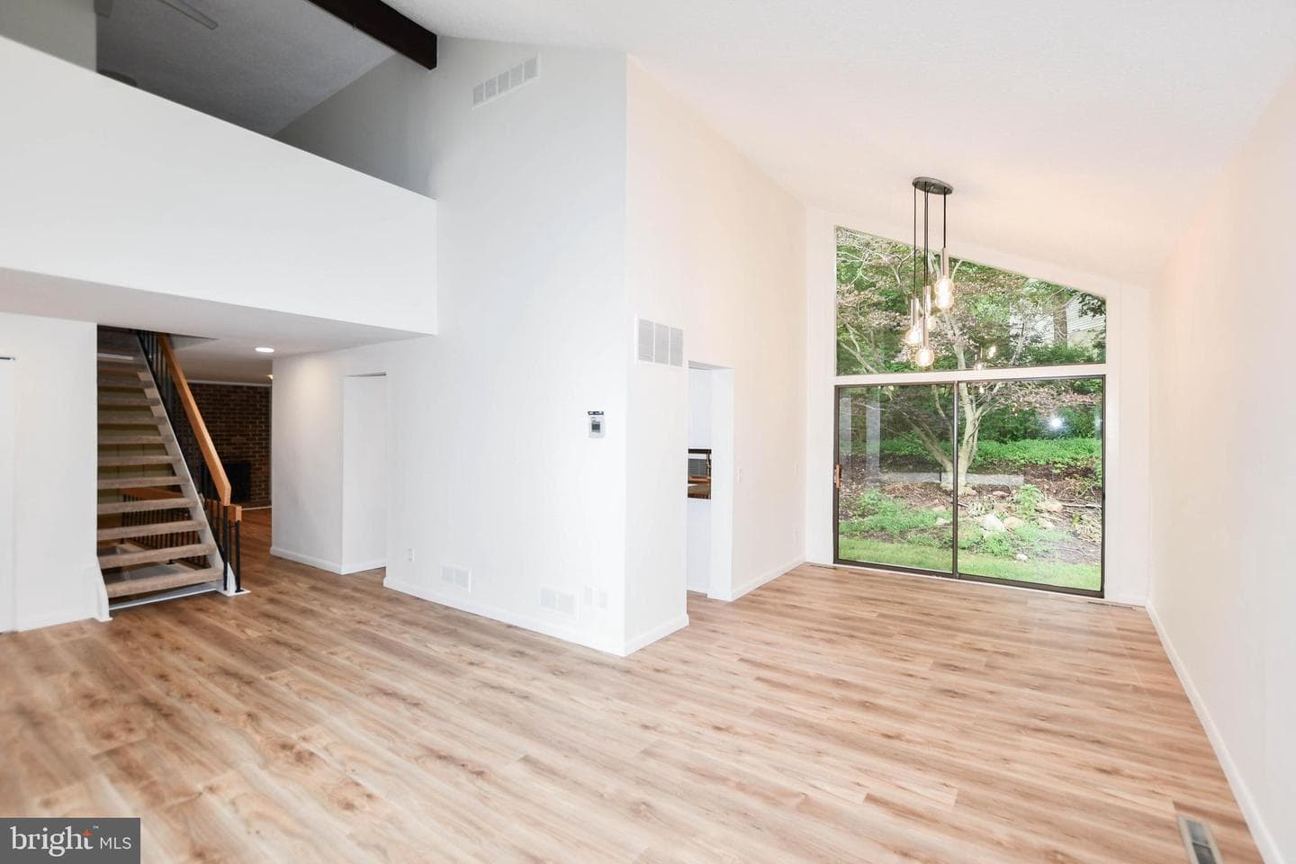 5317 Lightning View Road photo 10