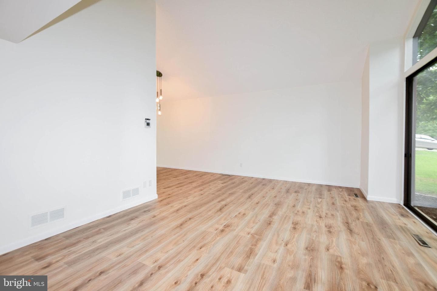 5317 Lightning View Road photo 7