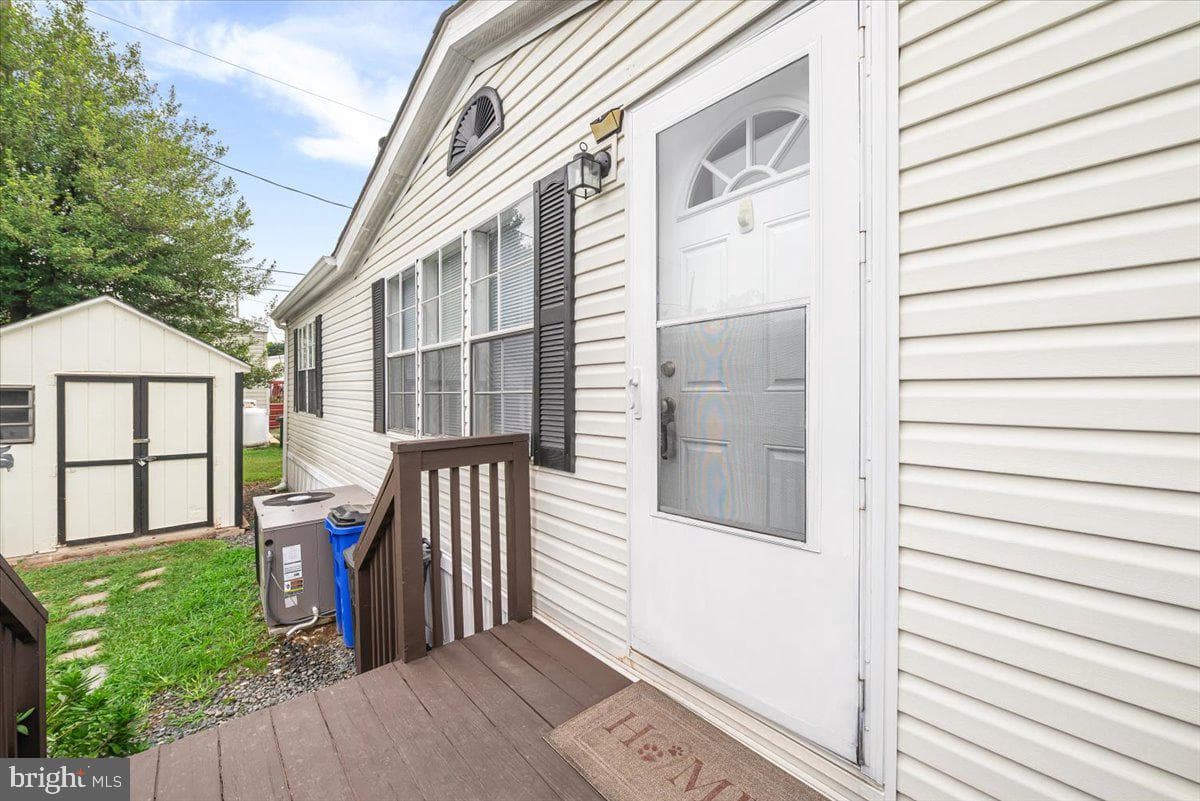 13 Midway Avenue photo 2