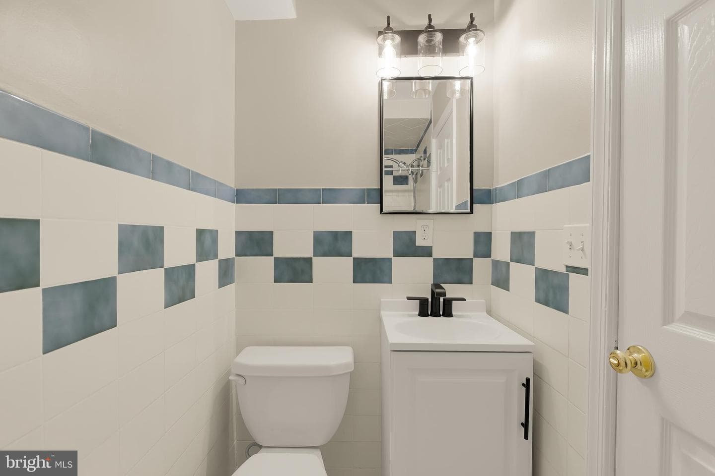 5748 Goldfinch Court photo 11