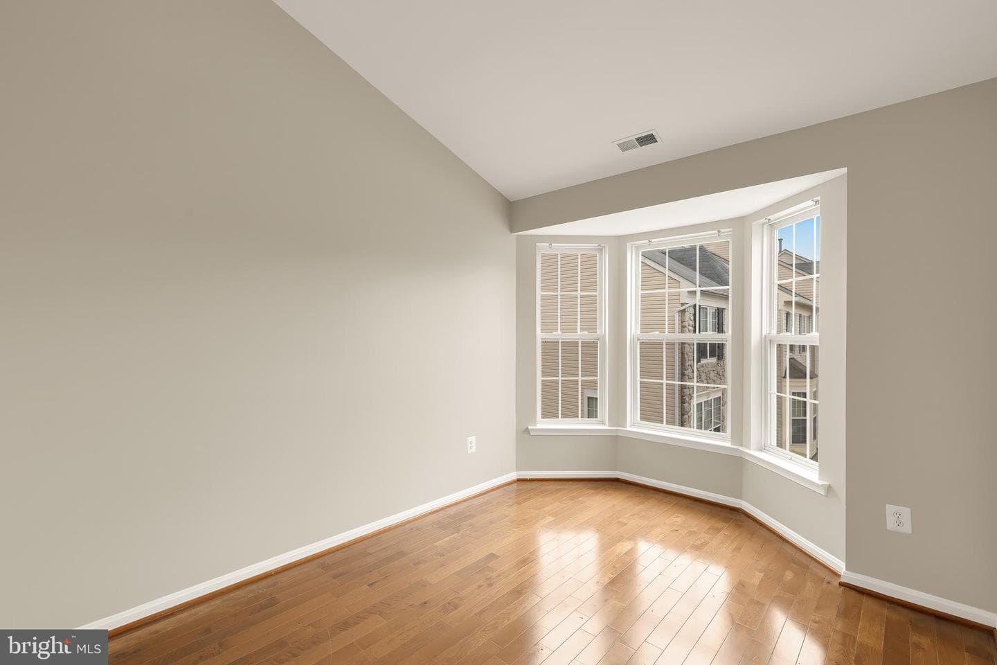 5748 Goldfinch Court photo 54