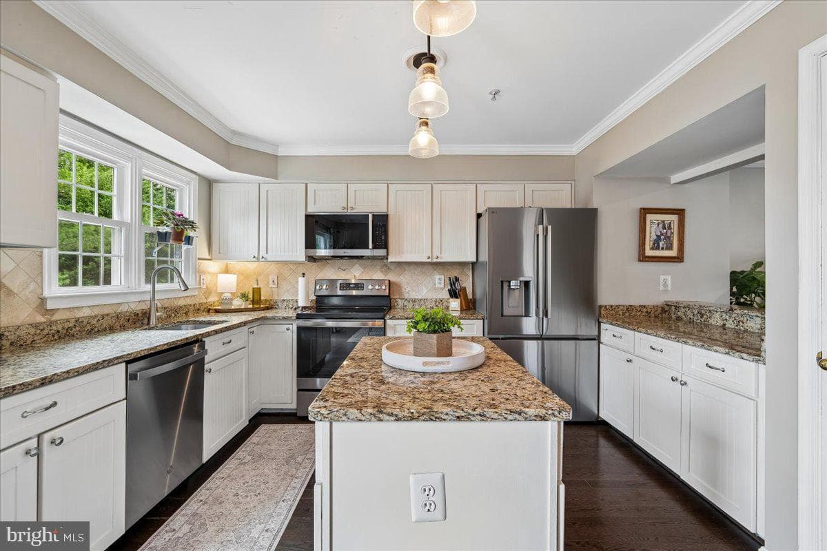 6305 Hampton Place photo 9