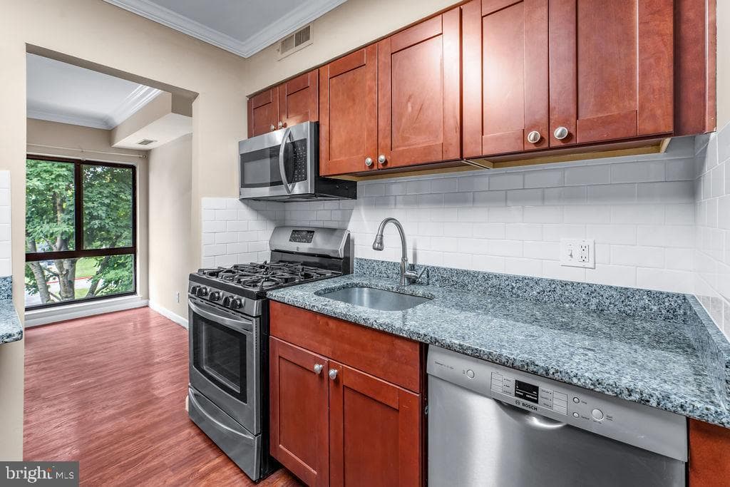 6099 Majors Lane #9 photo 5