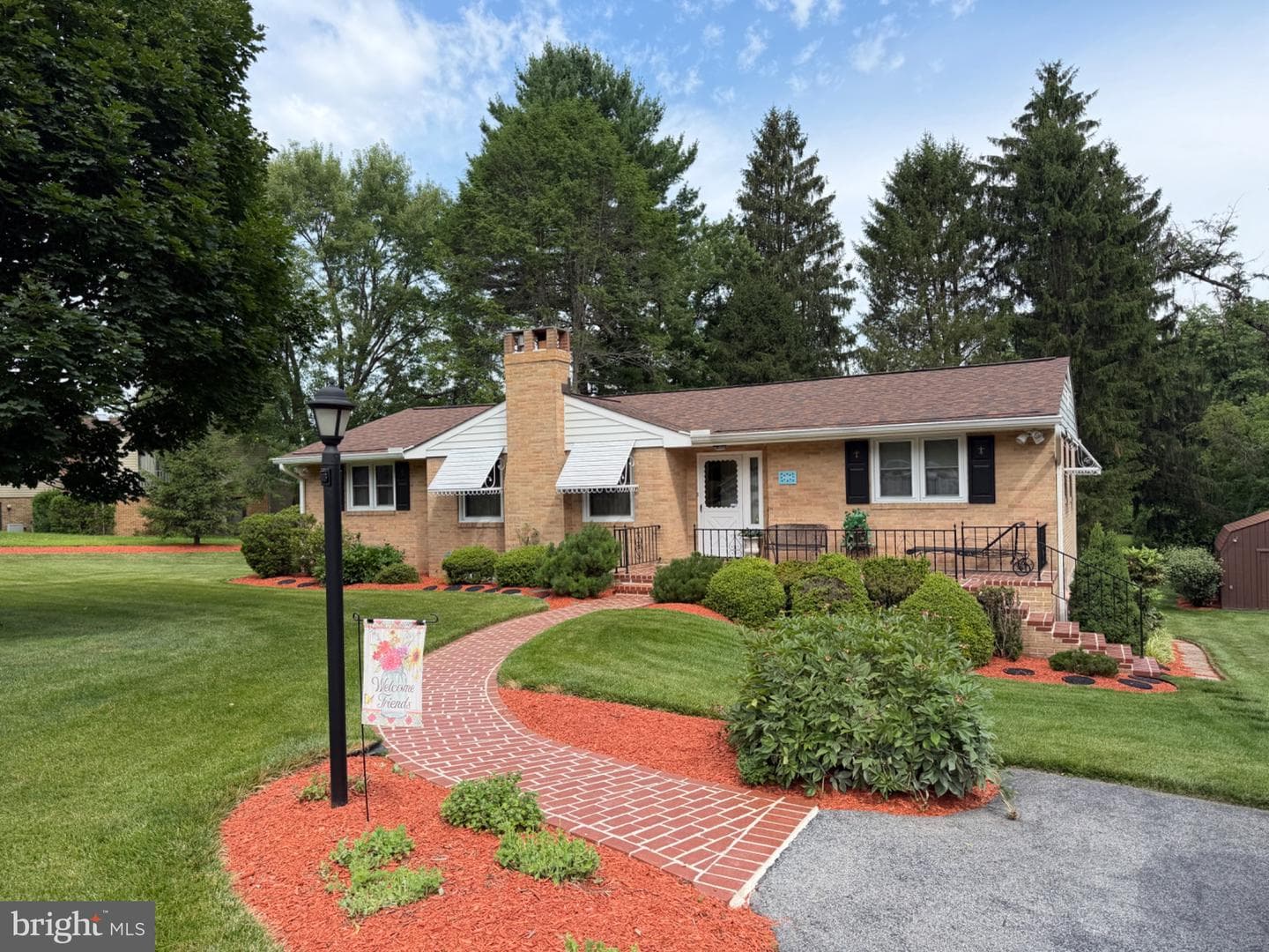 8484 Linwood Drive photo 1