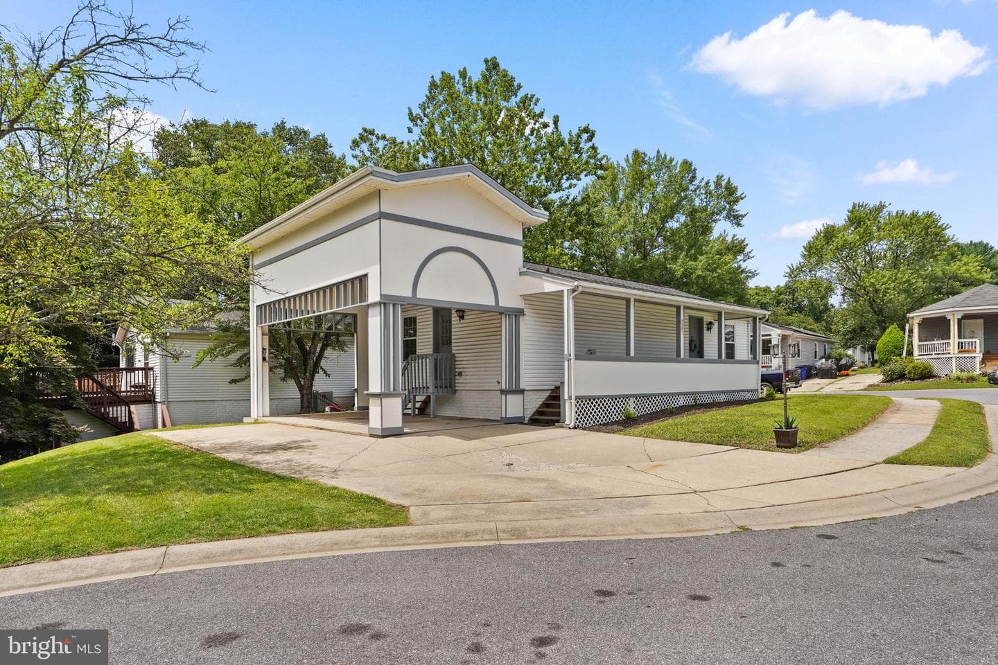 8902 Josephs Coat Court photo 1