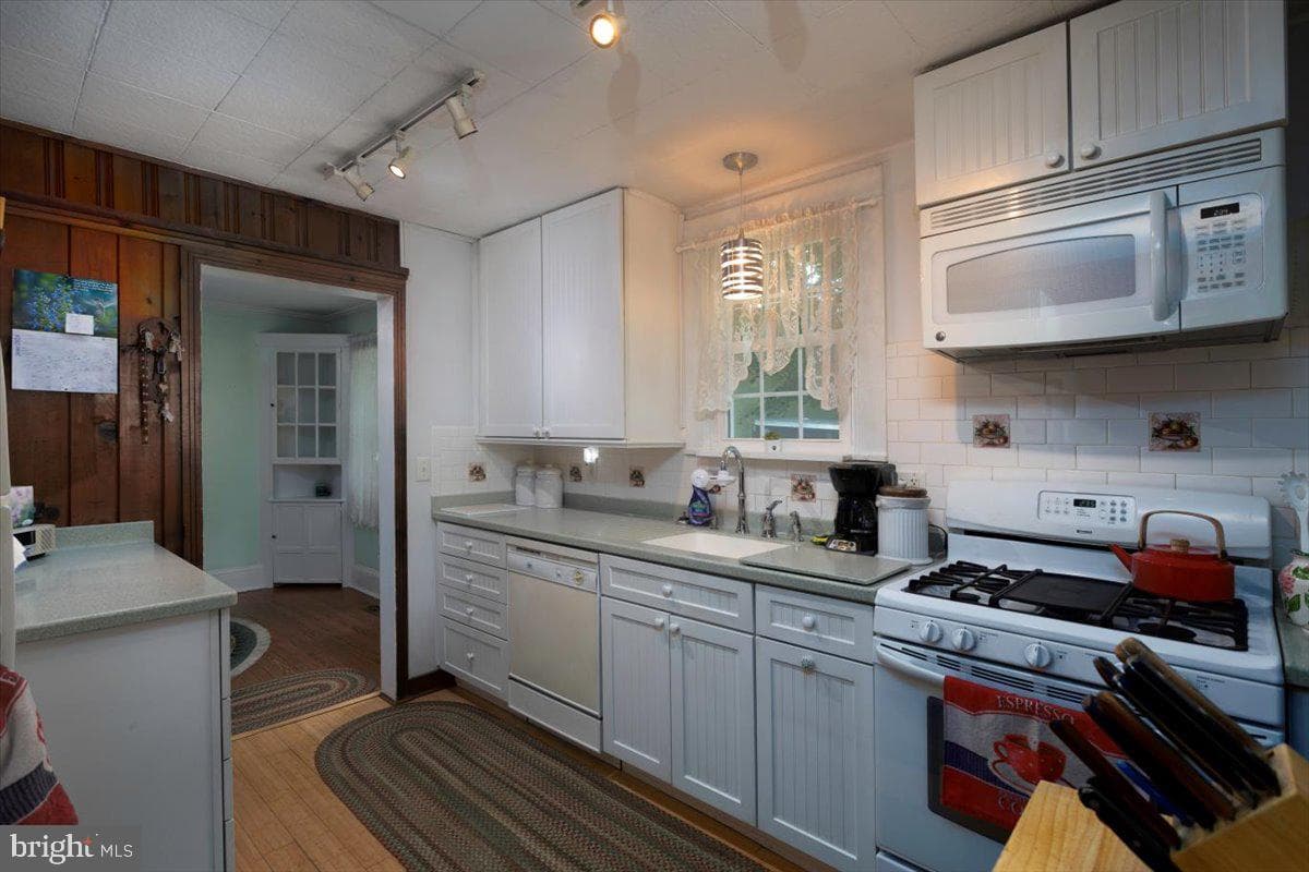 503 Dwyer Road photo 10