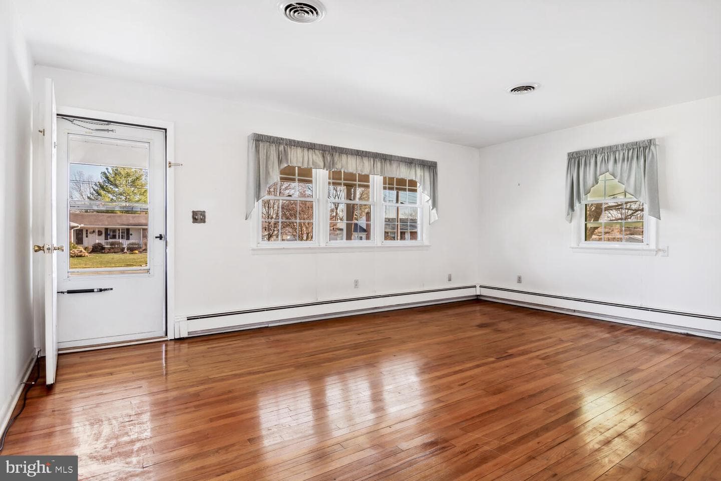 202 Glen Street photo 9