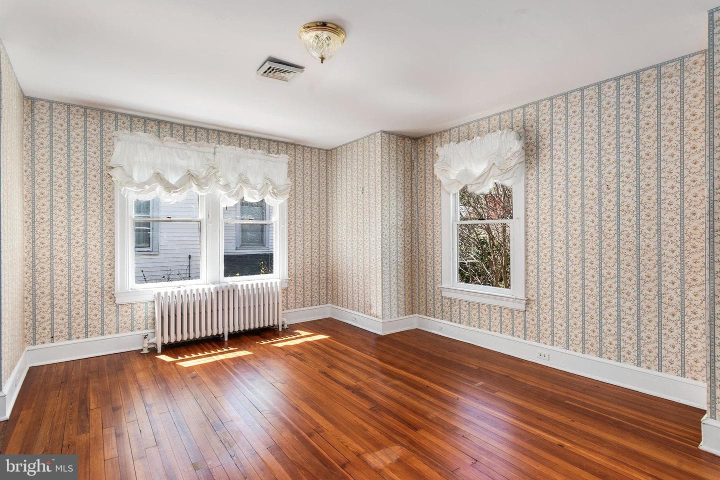 108 N Queen Street photo 23