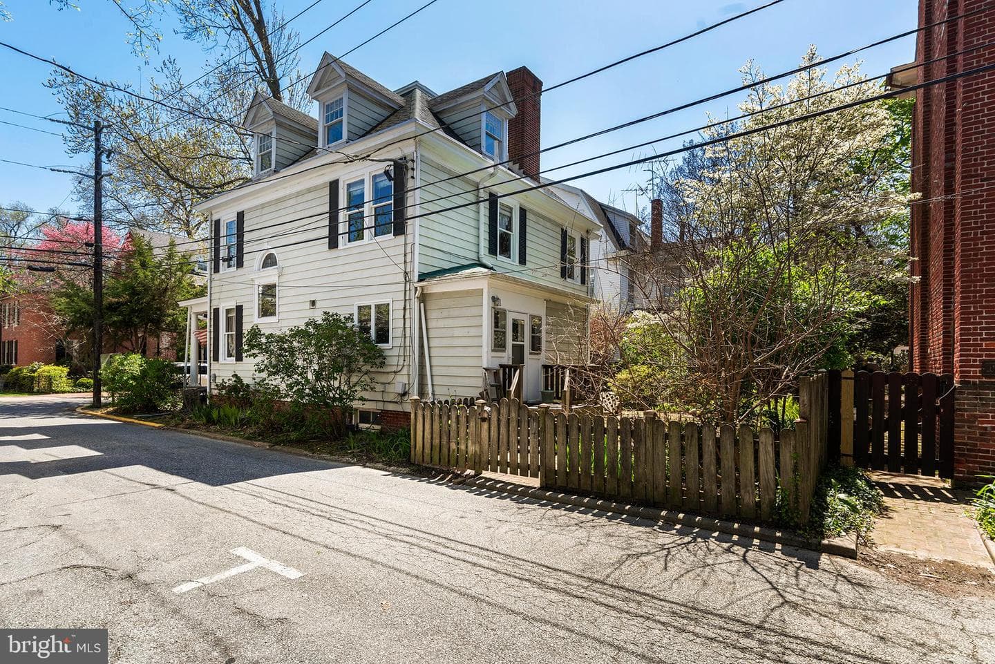 108 N Queen Street photo 39