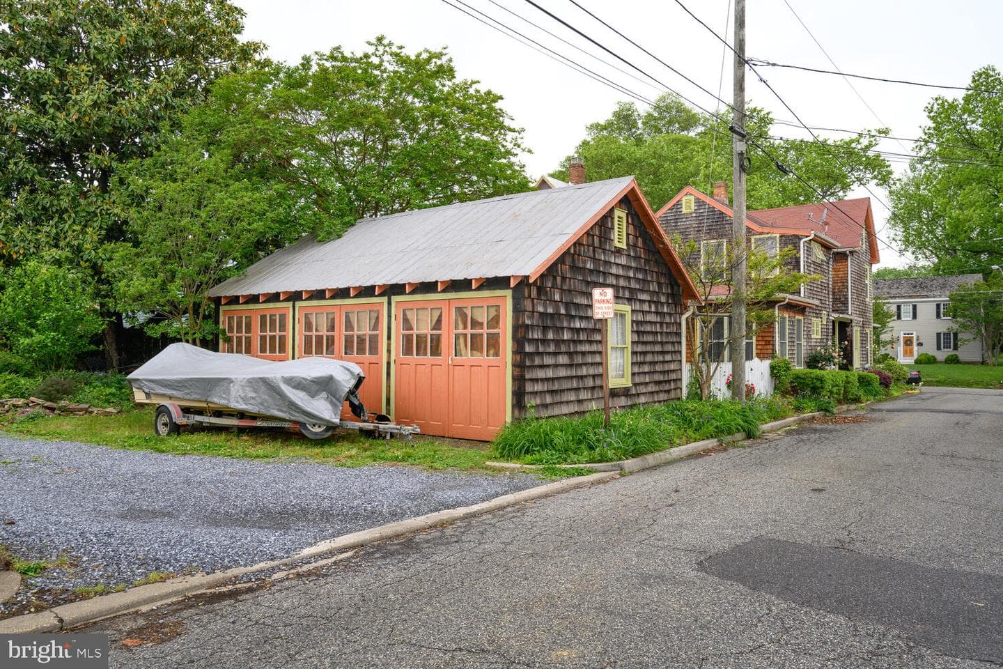 213 N Queen Street photo 2