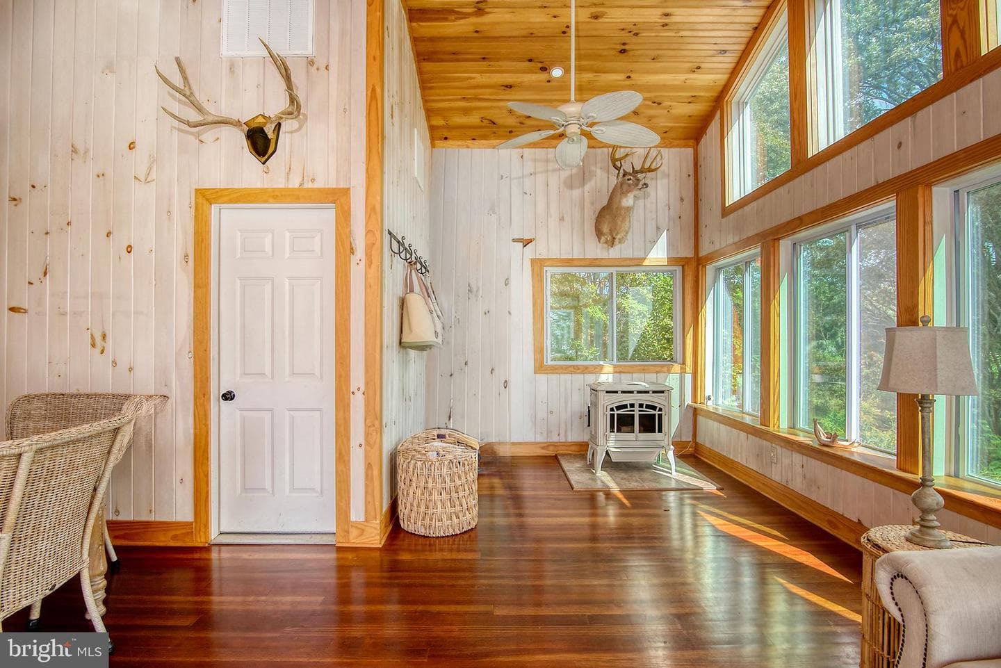 5697 Walnut Street photo 10