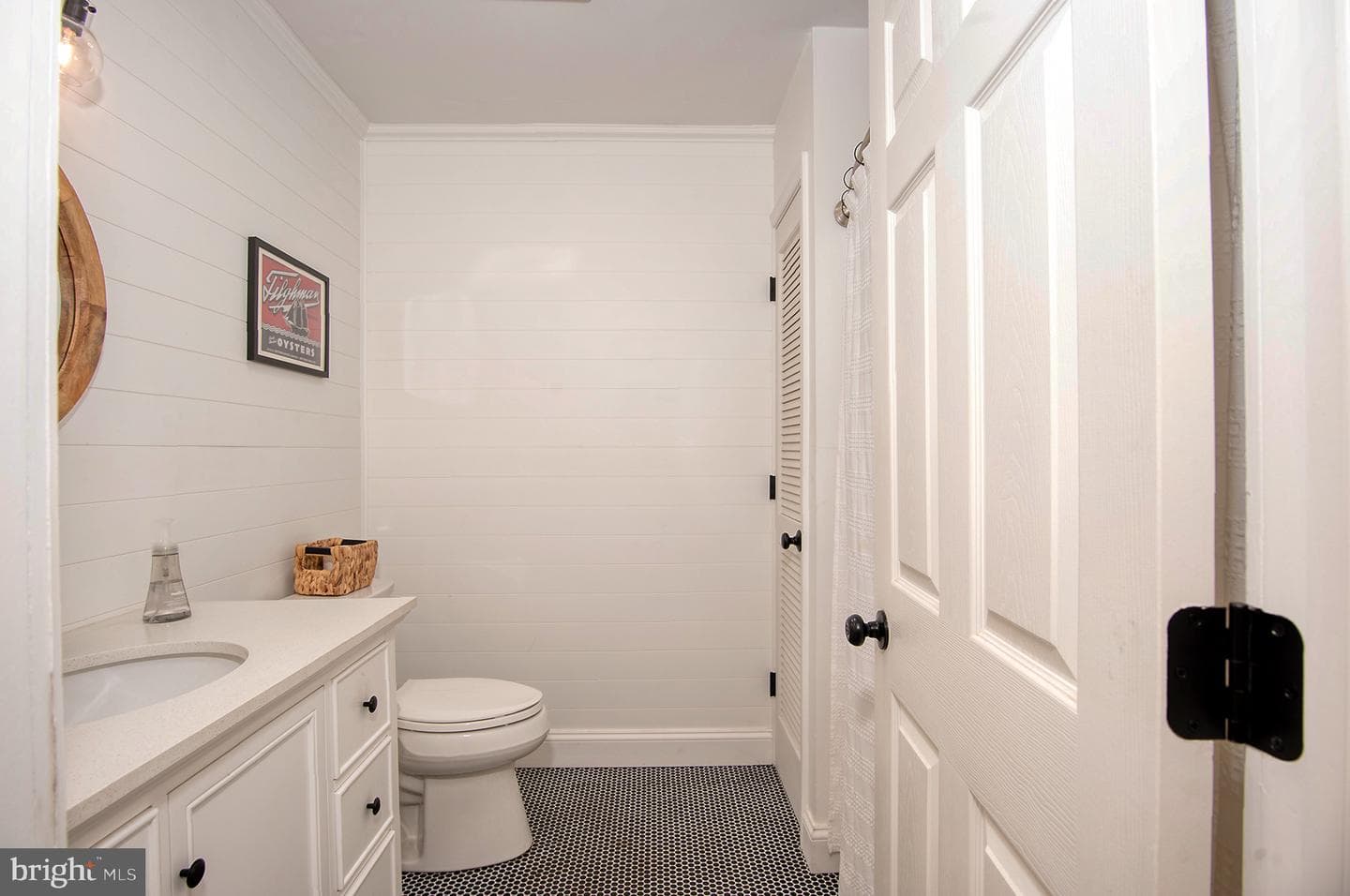 5697 Walnut Street photo 11