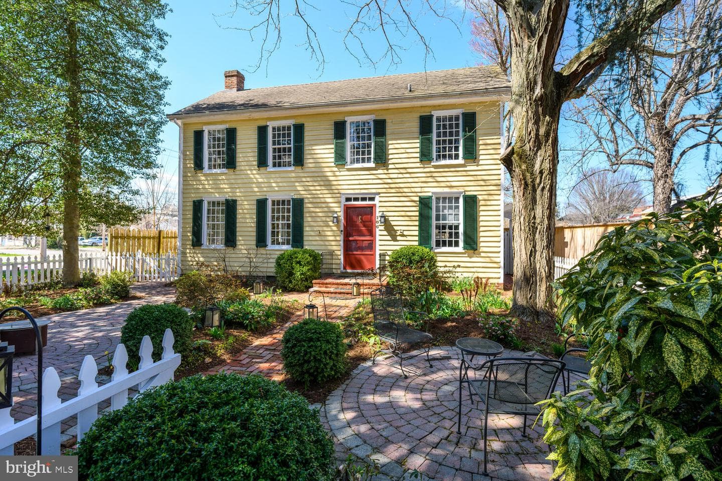 106 Queen Street S photo 24