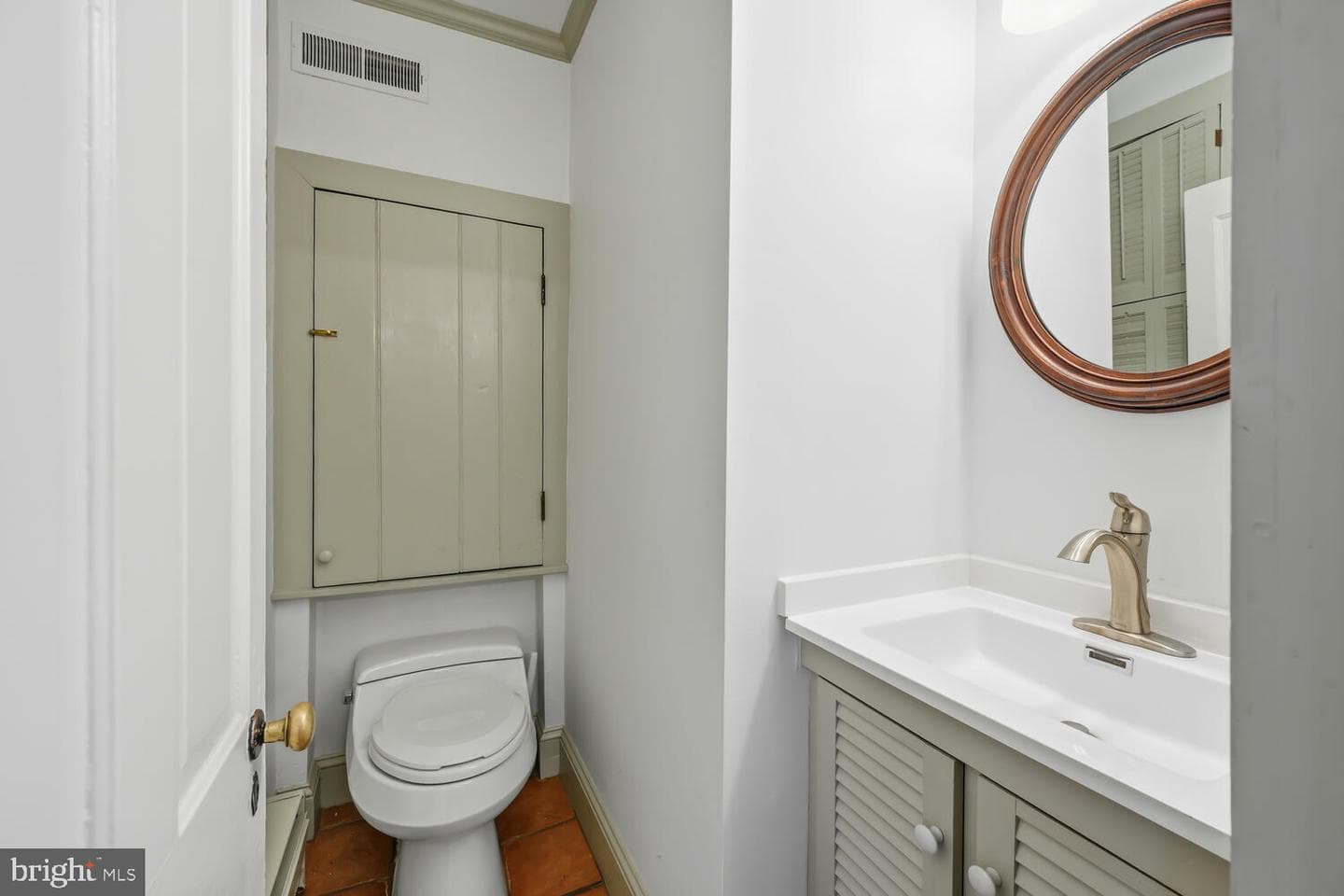 106 Queen Street S photo 44