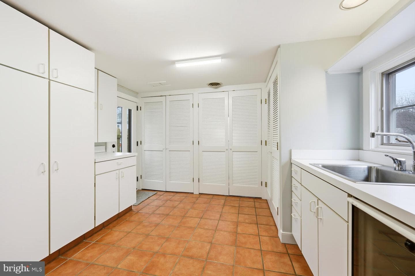 106 Queen Street S photo 46