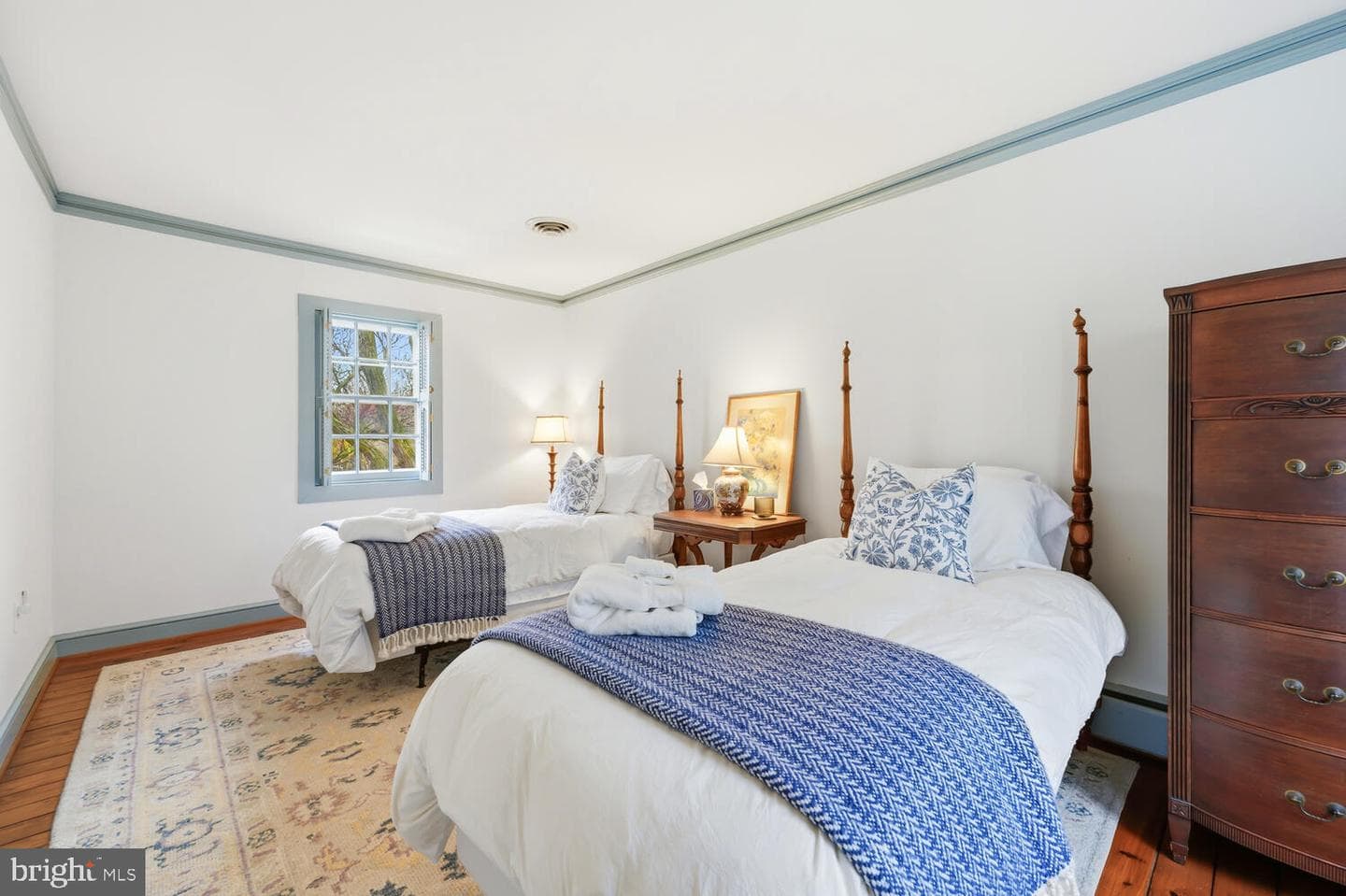 106 Queen Street S photo 55