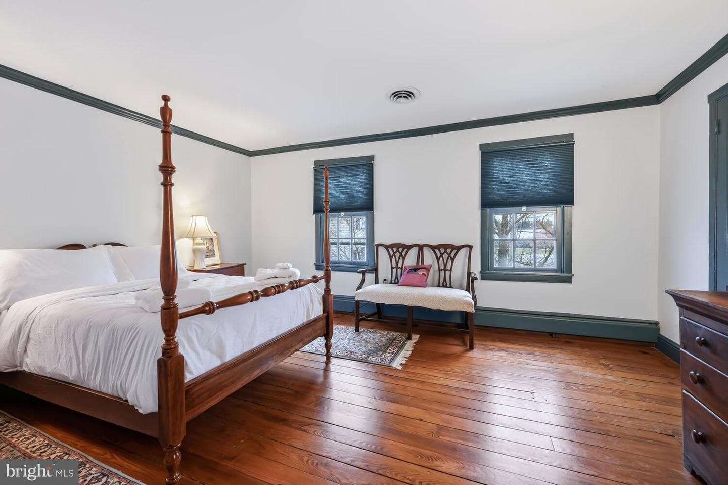 106 Queen Street S photo 57