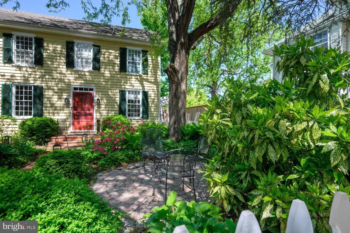 106 Queen Street S photo 7