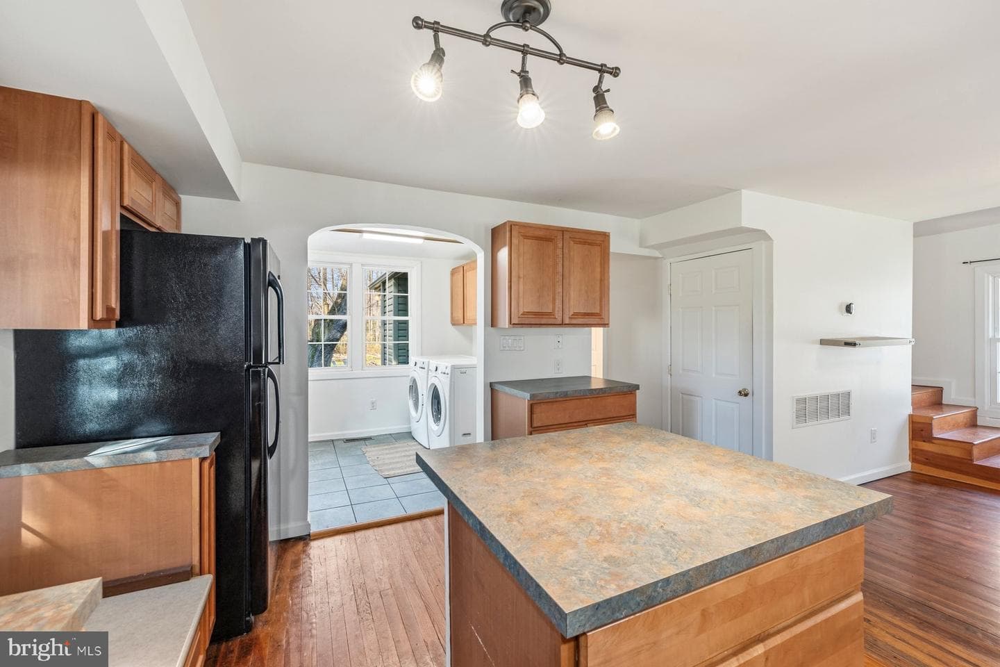 5188 Skinners Neck Road photo 8