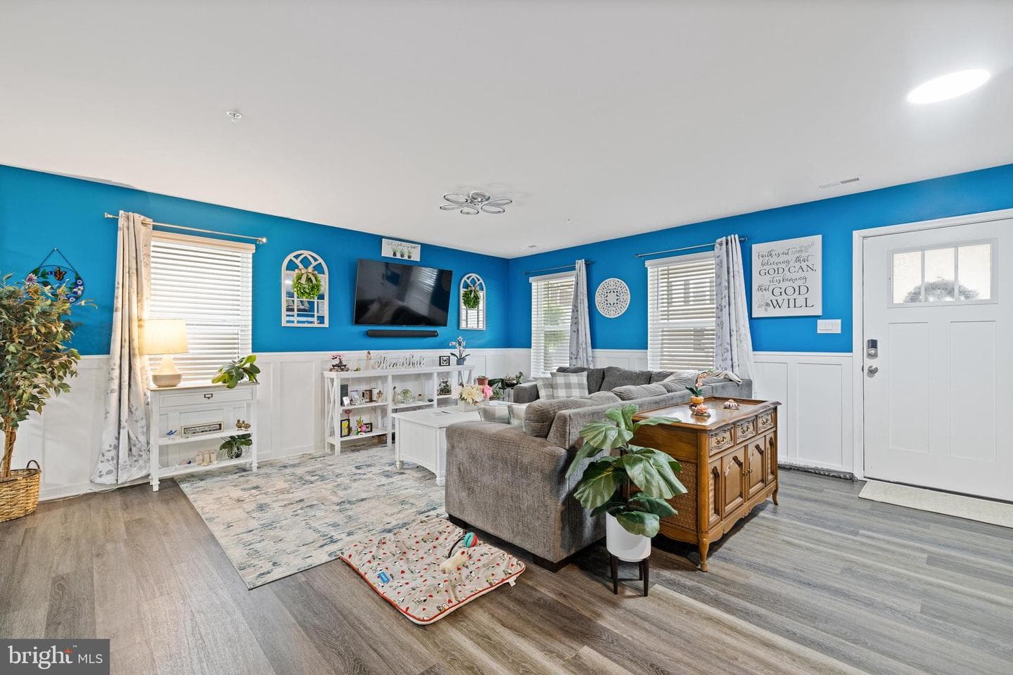 104 Flying Cloud Drive photo 5