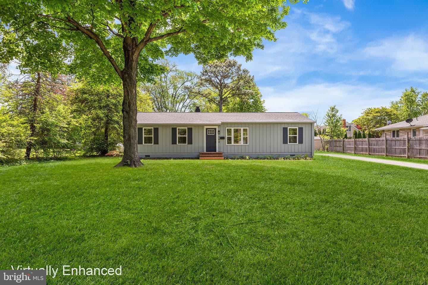 304 Hadaway Dr photo 1